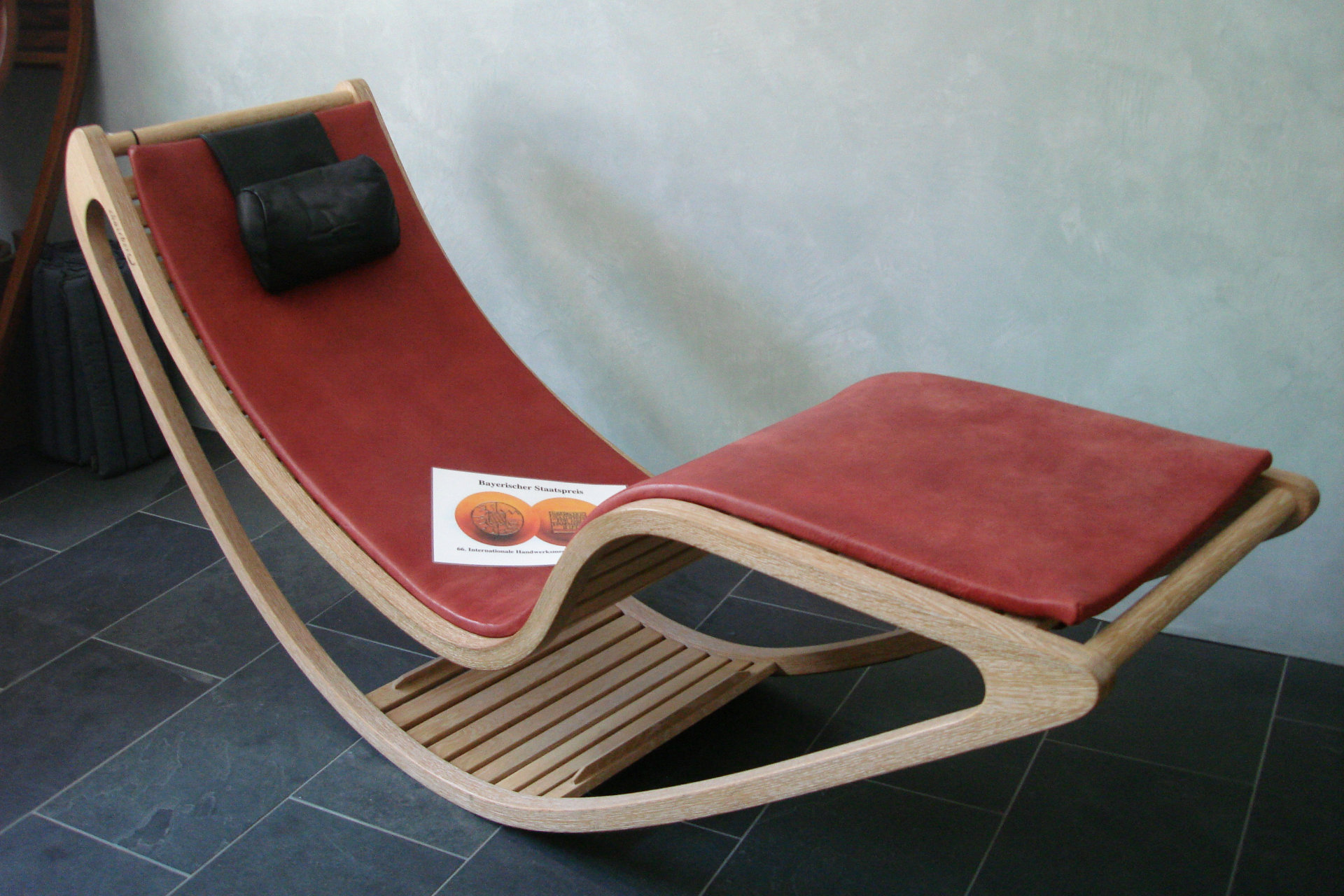 Chairbert in Eiche mit rotem Vintageleder